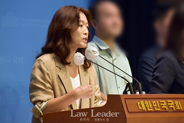Lawyer Kim Hana